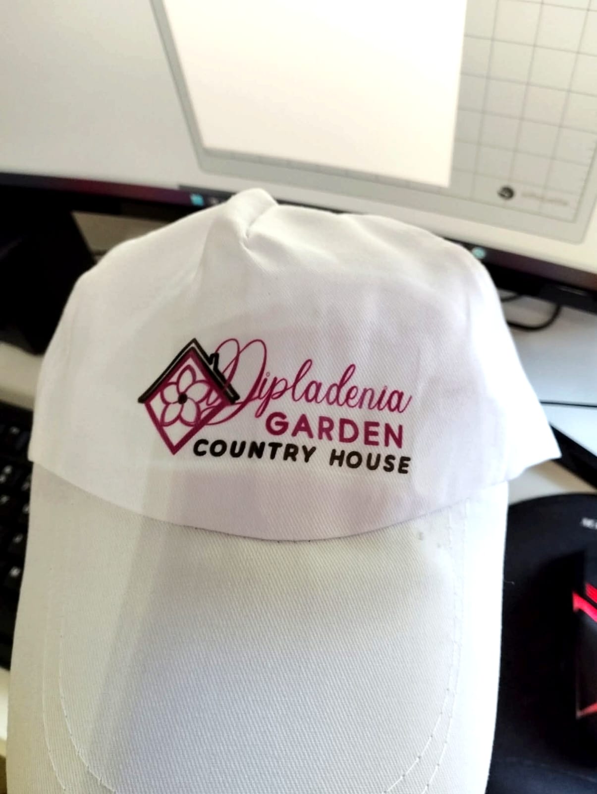 Cappellini con Stampa Personalizzata – Ordina il Tuo!